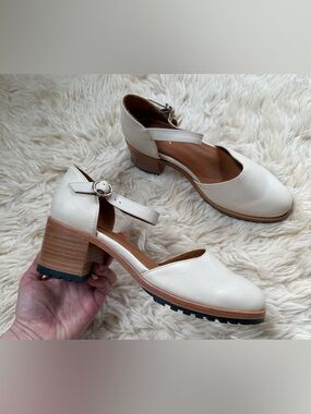 Portland Leather Women's Patina Chunky Heeled Mary Jane Shoes Beige - Size 9.5